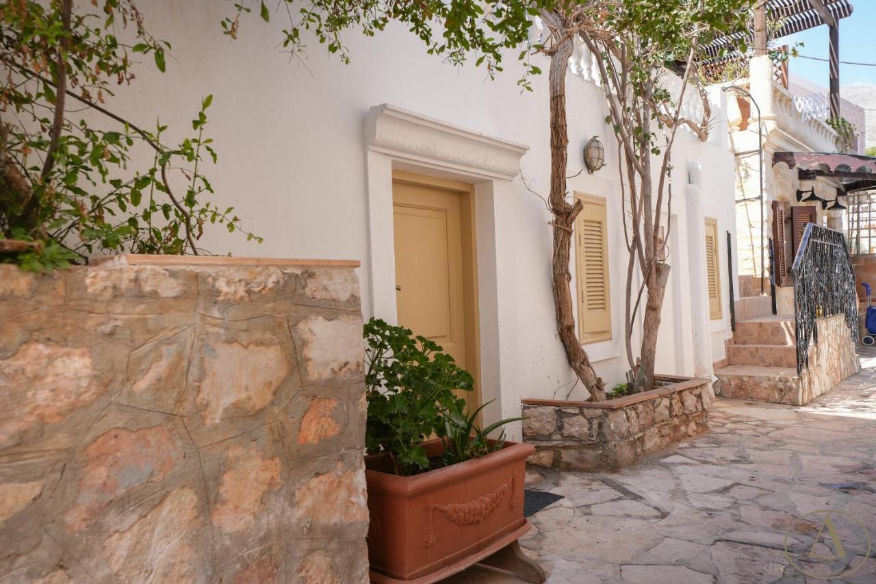 Mansion House Villa Chalki Town Екстериор снимка